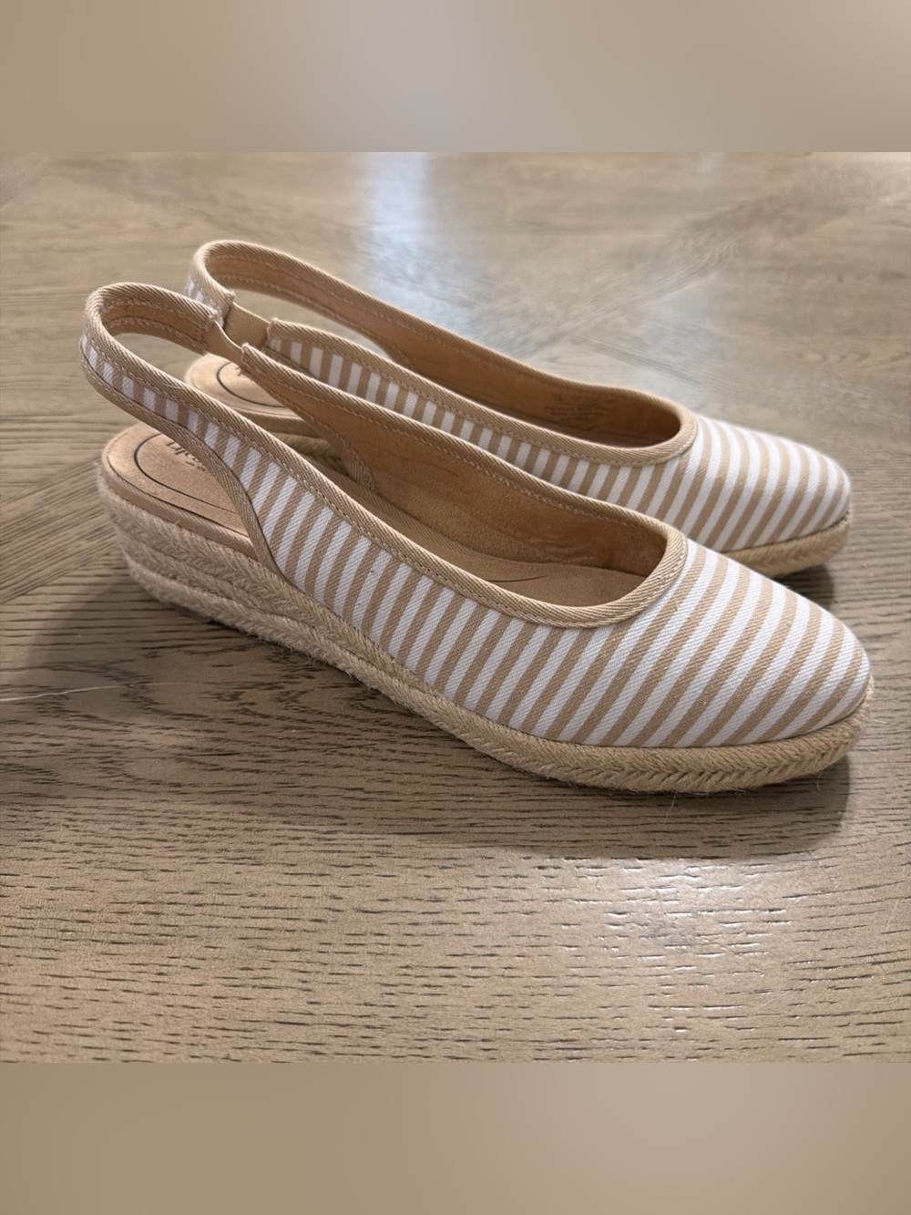 Life Stride Soft System Flex Sz 10 KAYDEN Khaki and White Stripe